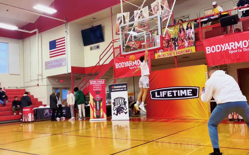 白乔丹科学老师约旦扣篮有多轻松