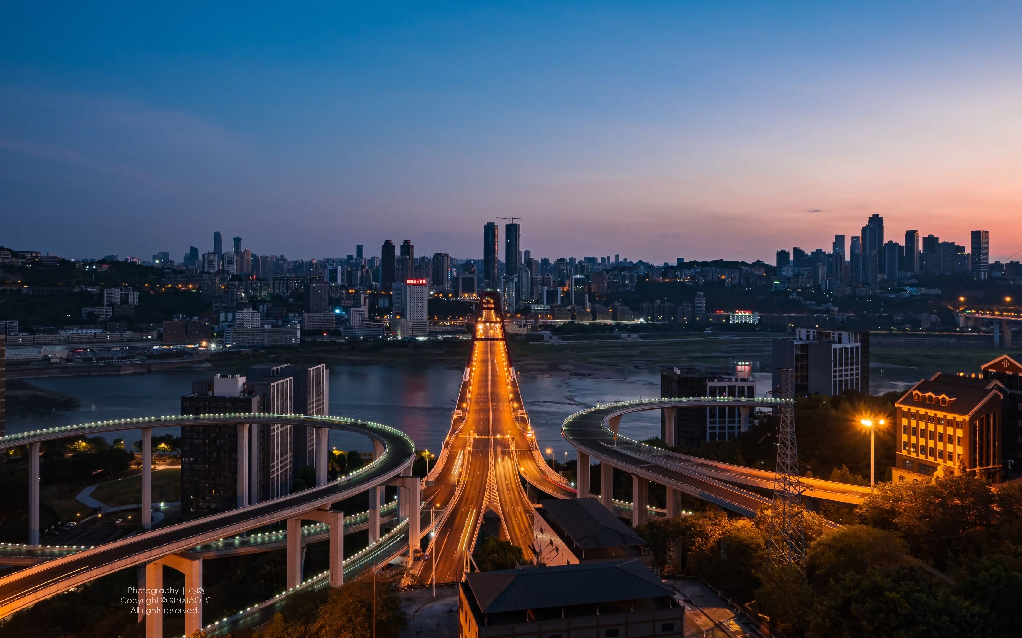 这座城从灯火渐熄到早高峰 | 重庆