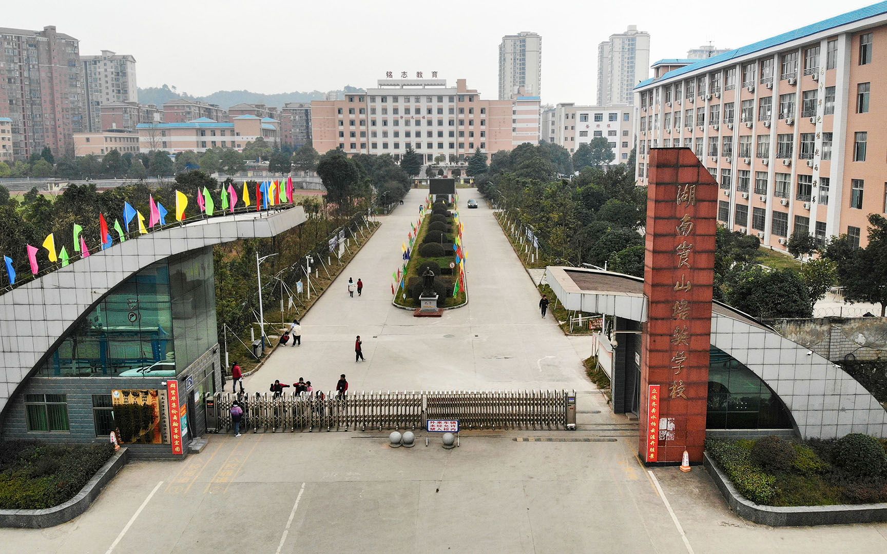 新宁县崀山实验中学图片