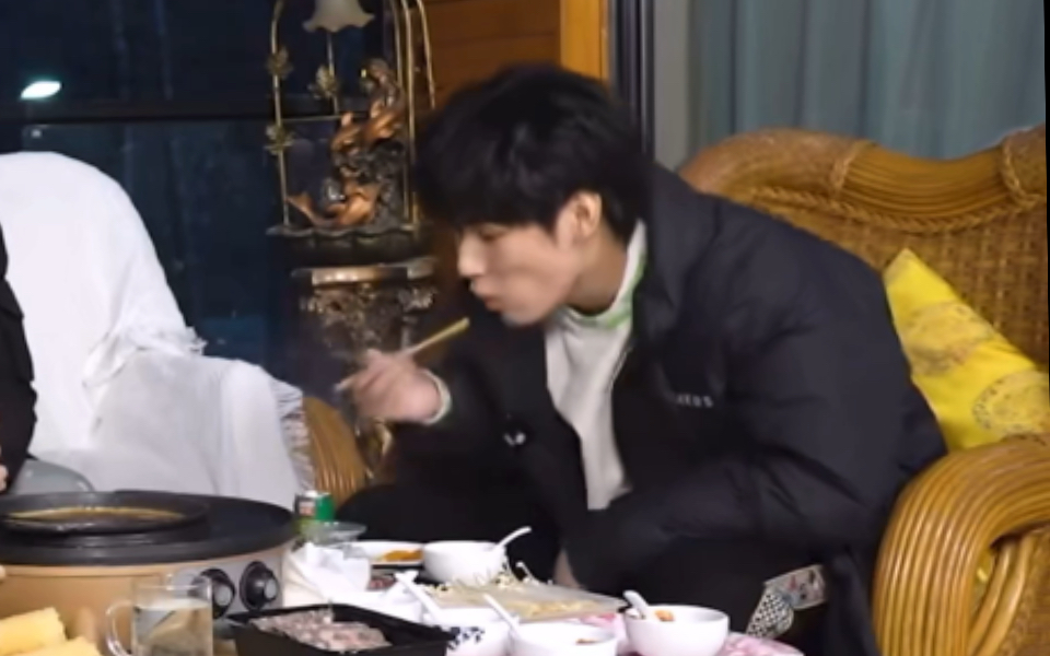 张真源大学生日常干饭迷糊