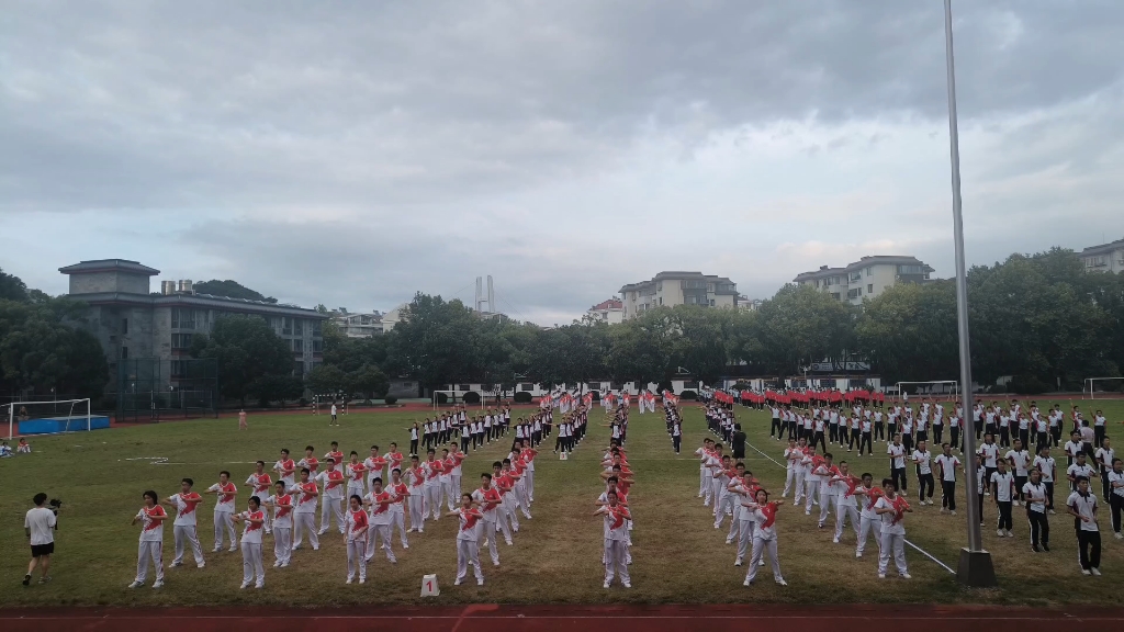 [图]1班同学很棒的两操展演！