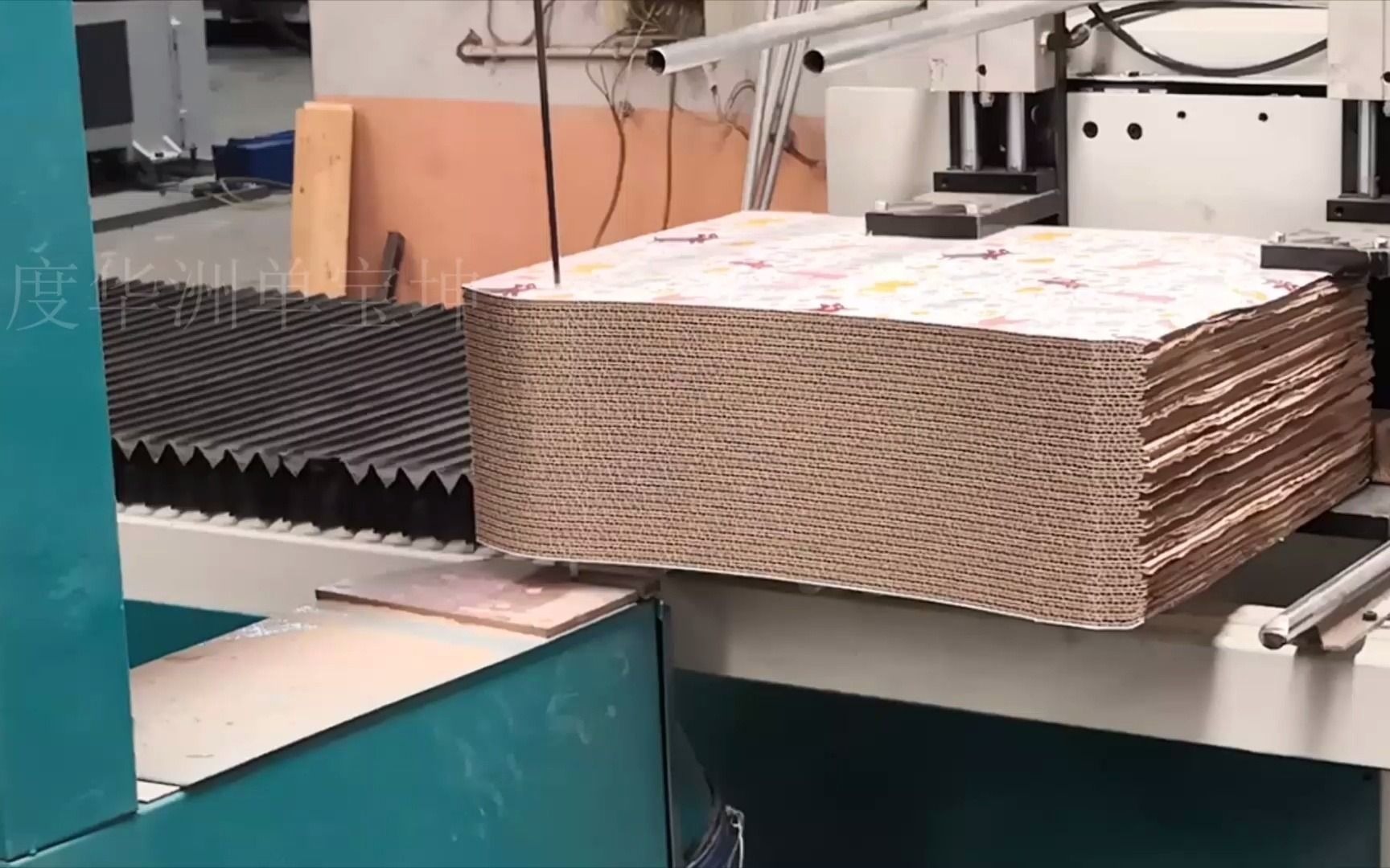 猫抓板生产设备,猫抓板机器厂家