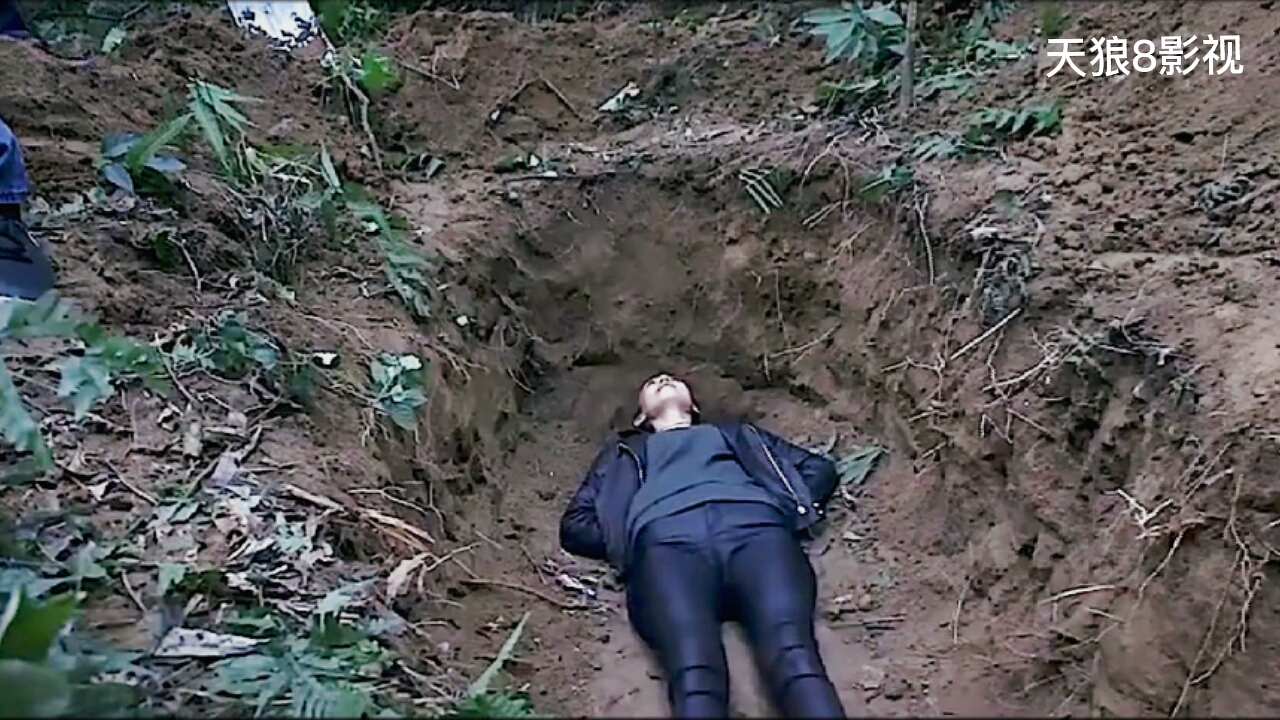 美女被活埋千年后变成冰尸回来复仇