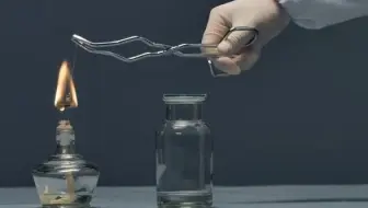 化学实验 铁丝在氧气中燃烧 哔哩哔哩 Bilibili 化学实验 铁丝在氧气中燃烧 哔哩哔哩 Bilibili
