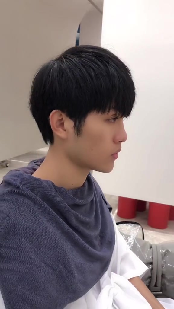 奶白色  显白一百倍#漂发 #男生发型 #男生发型