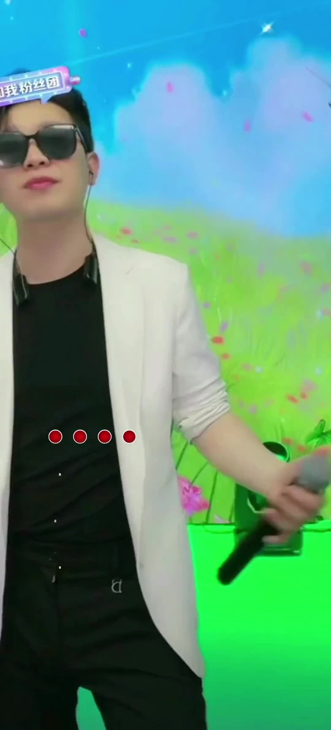 小五哥才艺主播大家一起唱歌