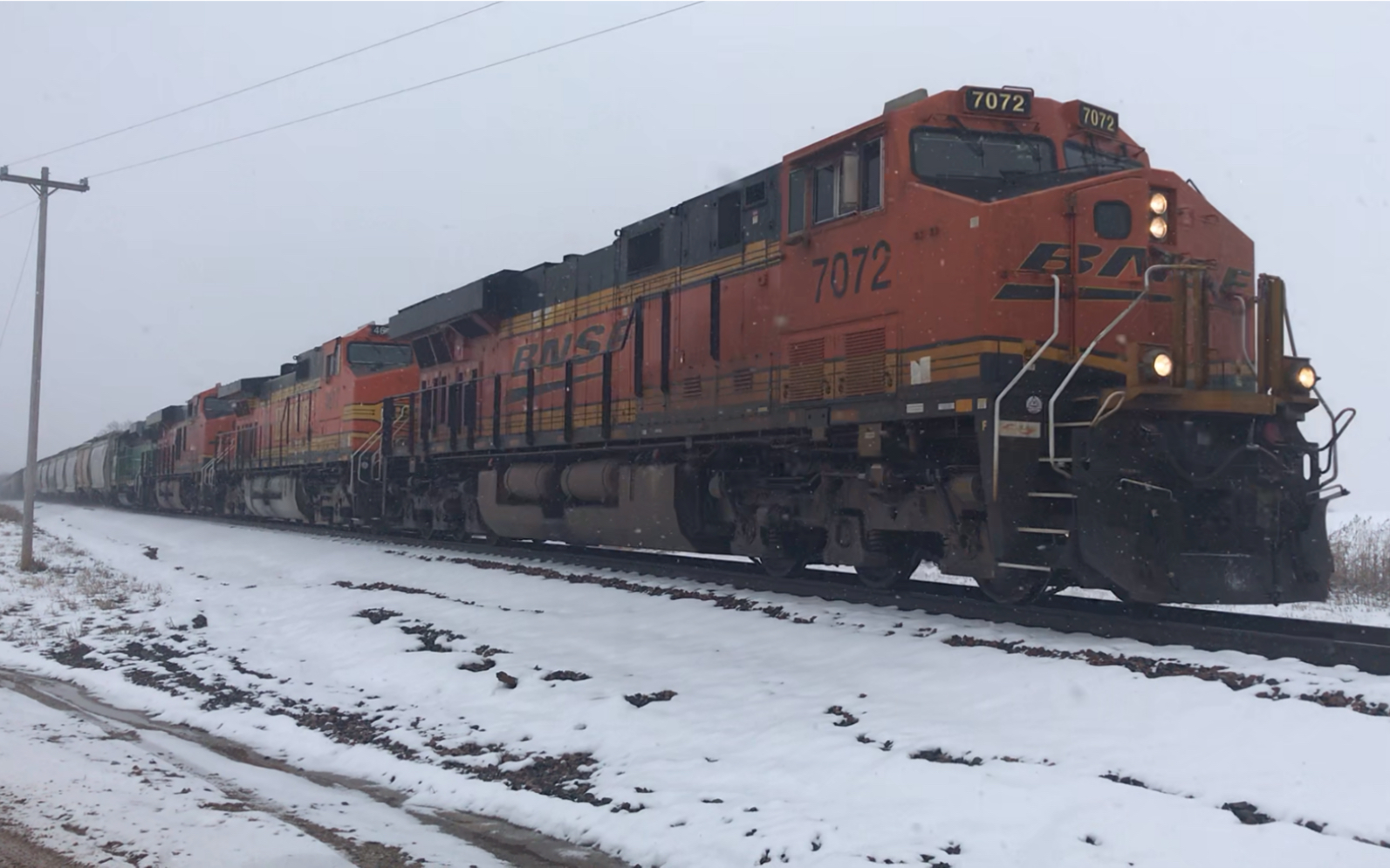 雪国列车冰天雪地里的美国bnsf大火车轰隆隆
