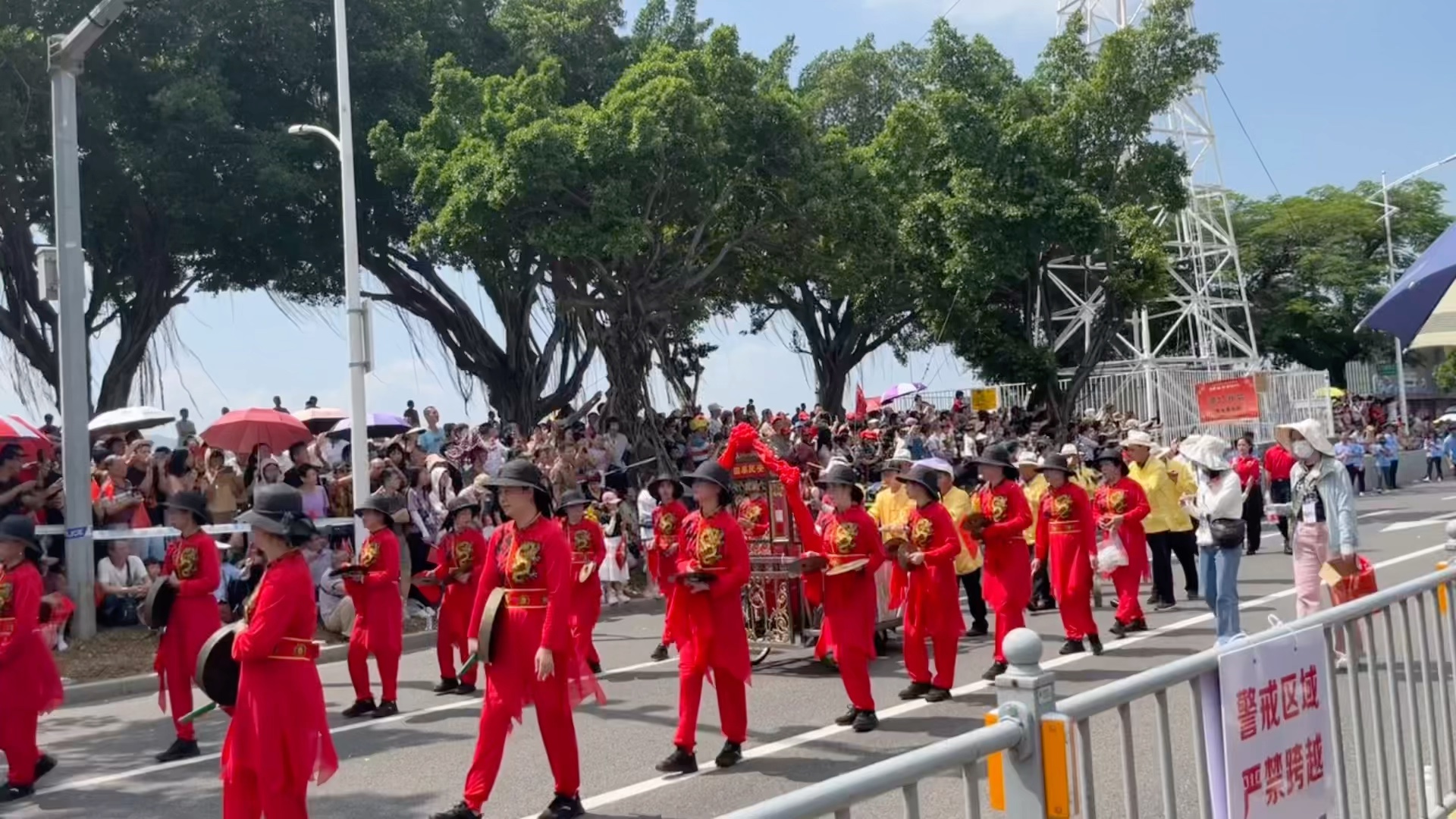 [图]「汕头国庆巡游」🎉英歌舞.双龙舞.麒麟舞.标旗.蜈蚣舞.龙虾舞[發][發][發]