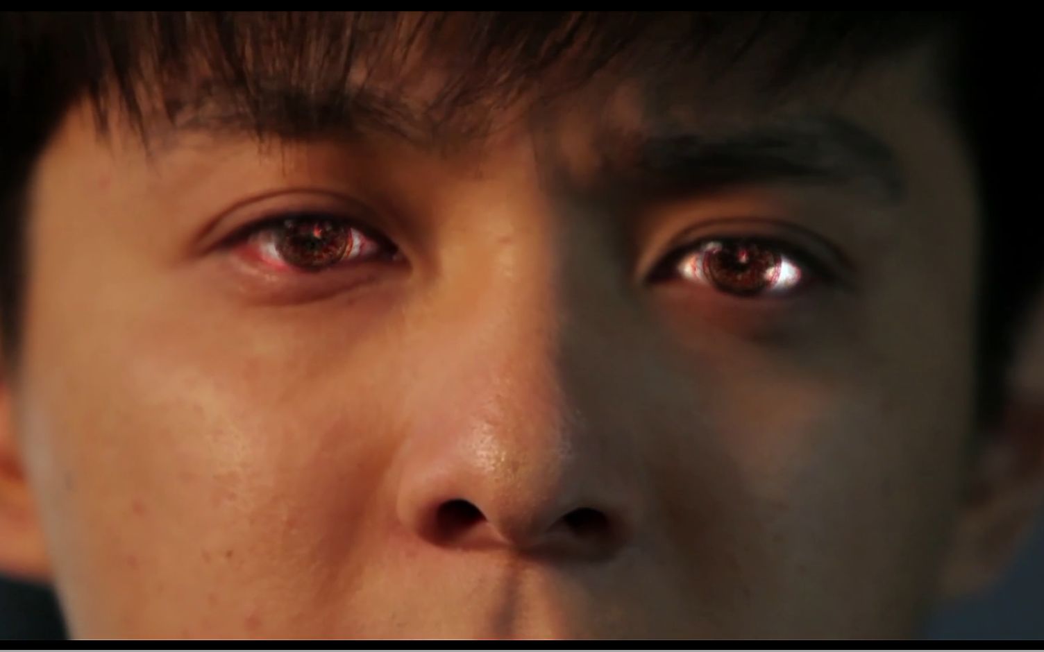 小伙天生具有阴阳眼,可以看见别人看不到的东西