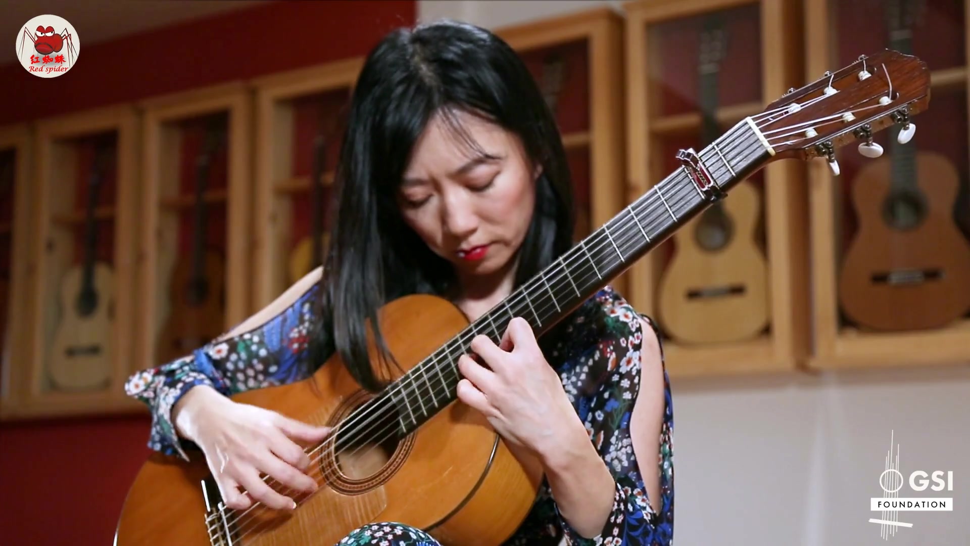 中国著名古典吉他演奏家杨雪菲作品赞布拉莫拉