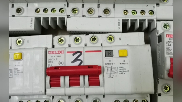 漏电保护器 三相漏电保护器 都是正常使用的32a的10块钱一个,有需要的