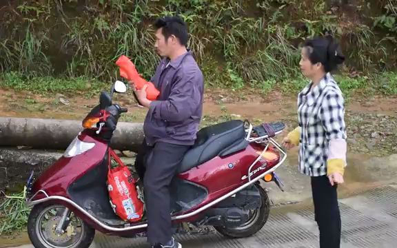 [图]广西地灵著名“阴间通”记住前世阴间大量细节的再生人会凤的住家风水环境。侗族再生人普遍居住于崇山峻岭之间