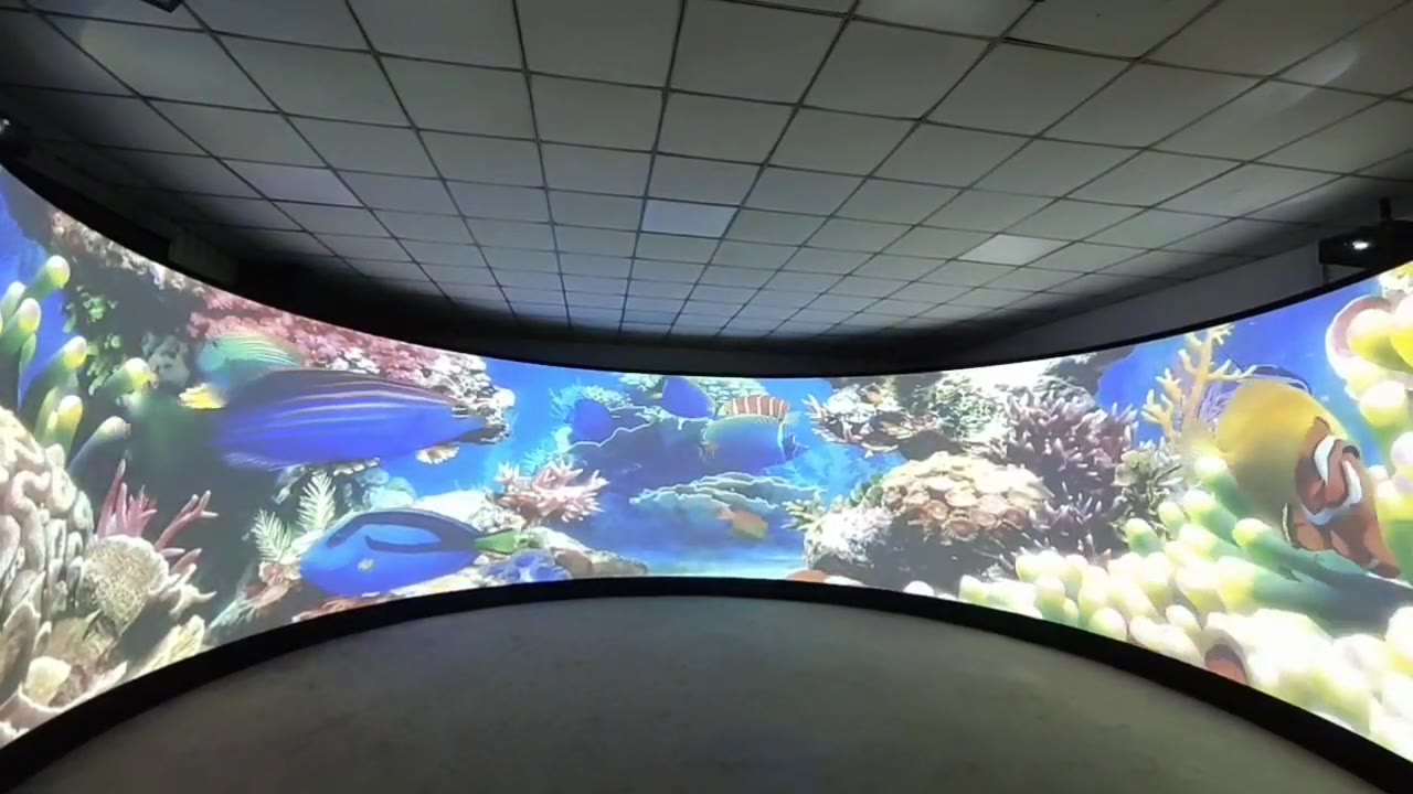 弧幕投影 大屏投影融合 边缘融合 投影融合天津某企业240°弧形投影