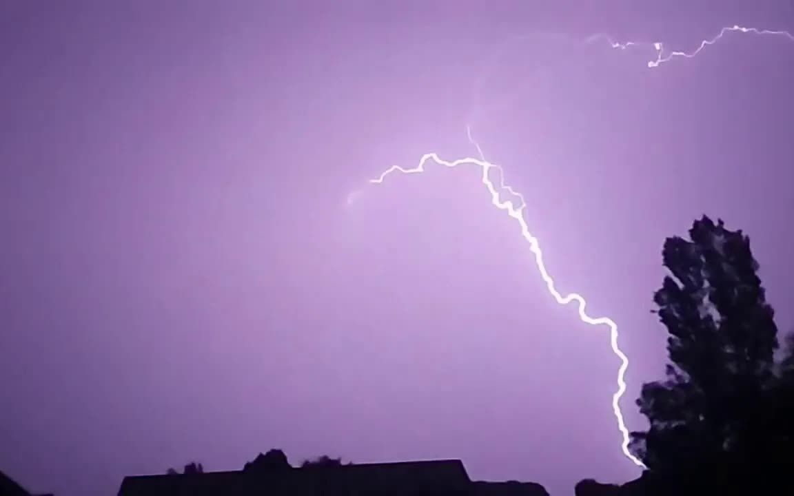 [图]当年、一个风雨雷电交加的夜。。。快洗洗睡吧