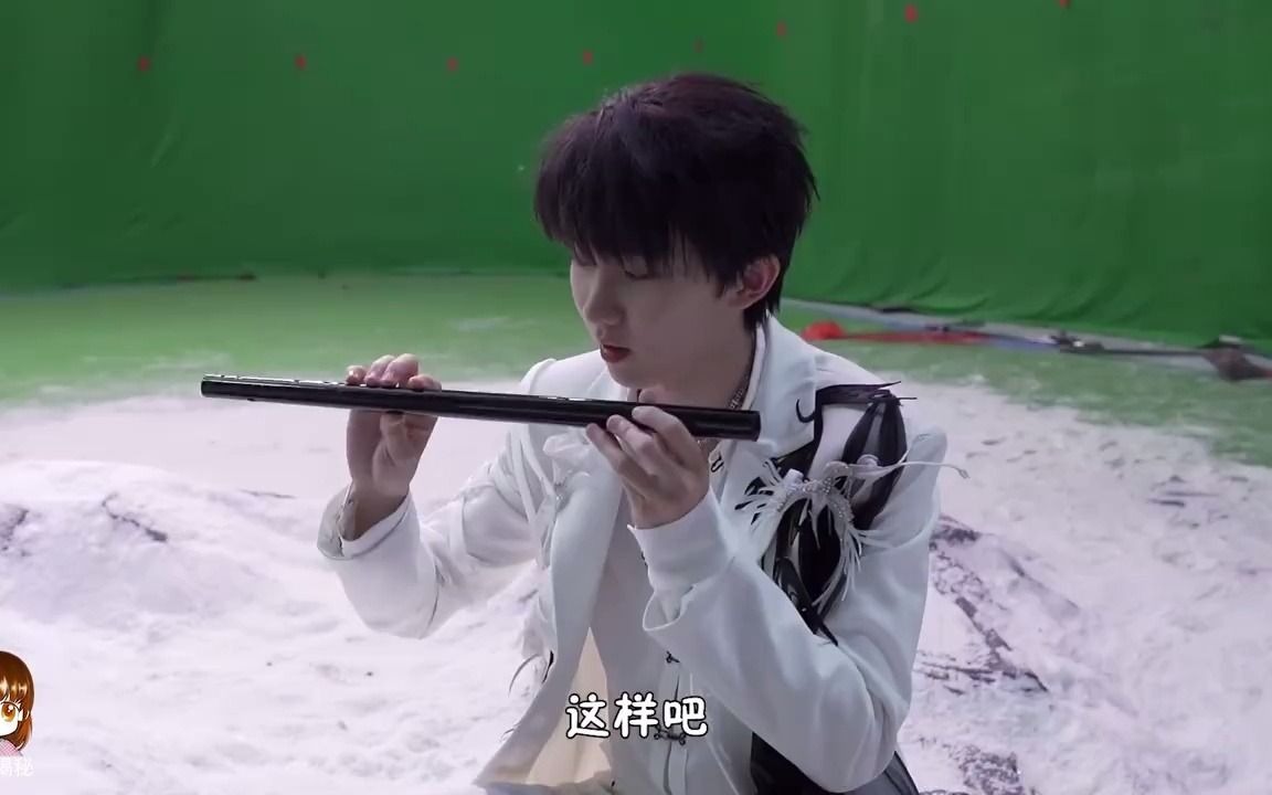 马嘉祺逗狗,这是拍给柴六斤看的要是它能这么乖就好了 小马射箭翻车