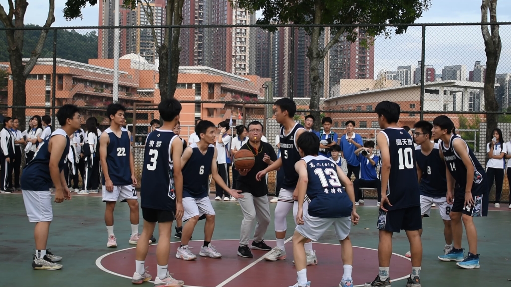 11.10龙城高级中学篮球赛6班vs14班1