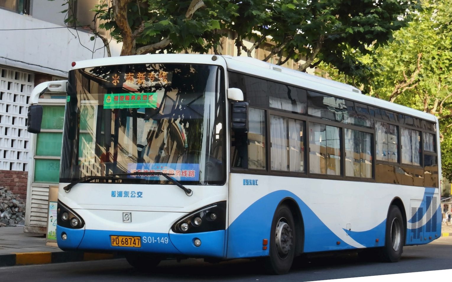 上海公交南新专线s0m地面飙车实录