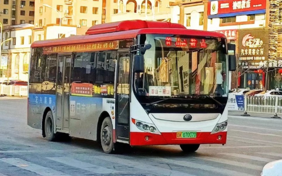 210鞍山—首山公交车