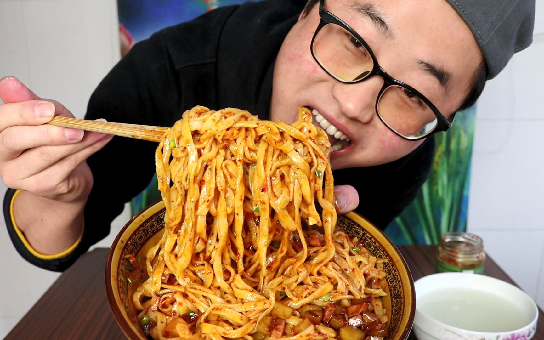 美食做遍不如吃面,小陈秘制"三合一面",2斤面条一大碗贼过瘾