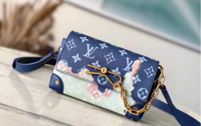 说一下原单lv路易威登m82900 m81783 火焰蓝花丝印 邮差包系列 新款