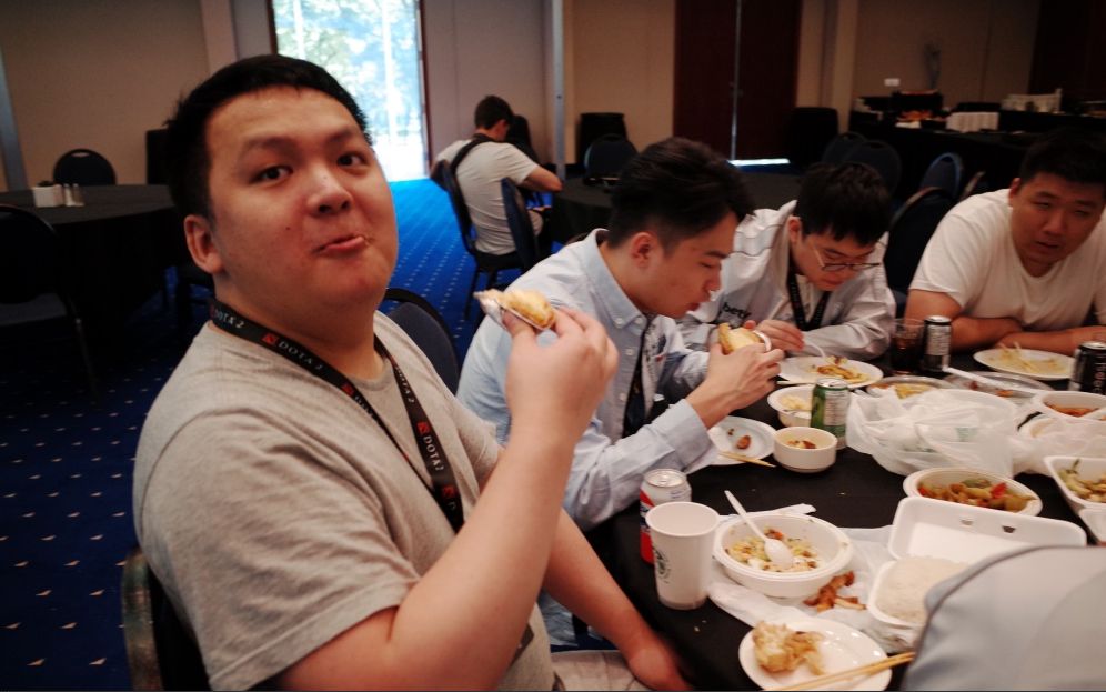 【ti8 小组赛day2】09小杨马甲老板解说-ig再破liquid带球战术!