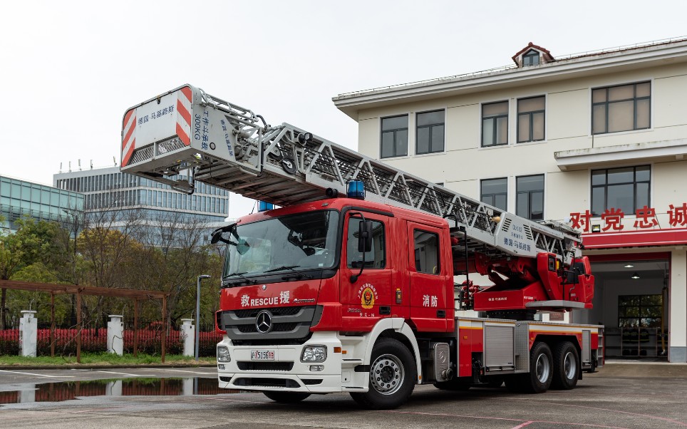 【紧急车辆】搭乘马基路斯52米云梯车登高体验_哔哩哔哩 (゜-゜)つロ