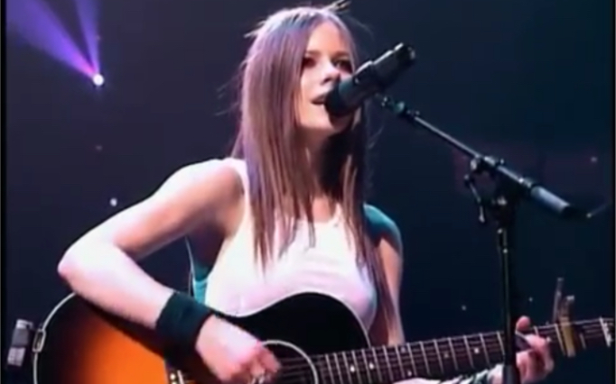 [图]艾薇儿Tomorrow (Live) [HD] - Avril Lavigne