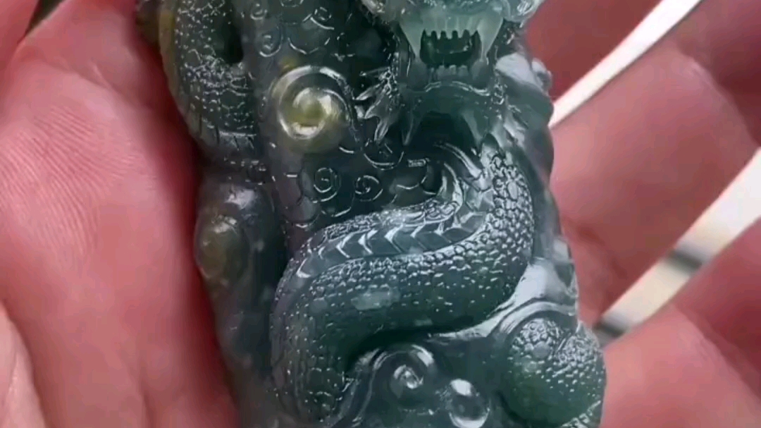 翡翠雕刻,经典款盘龙柱,手把件吊坠两用款式