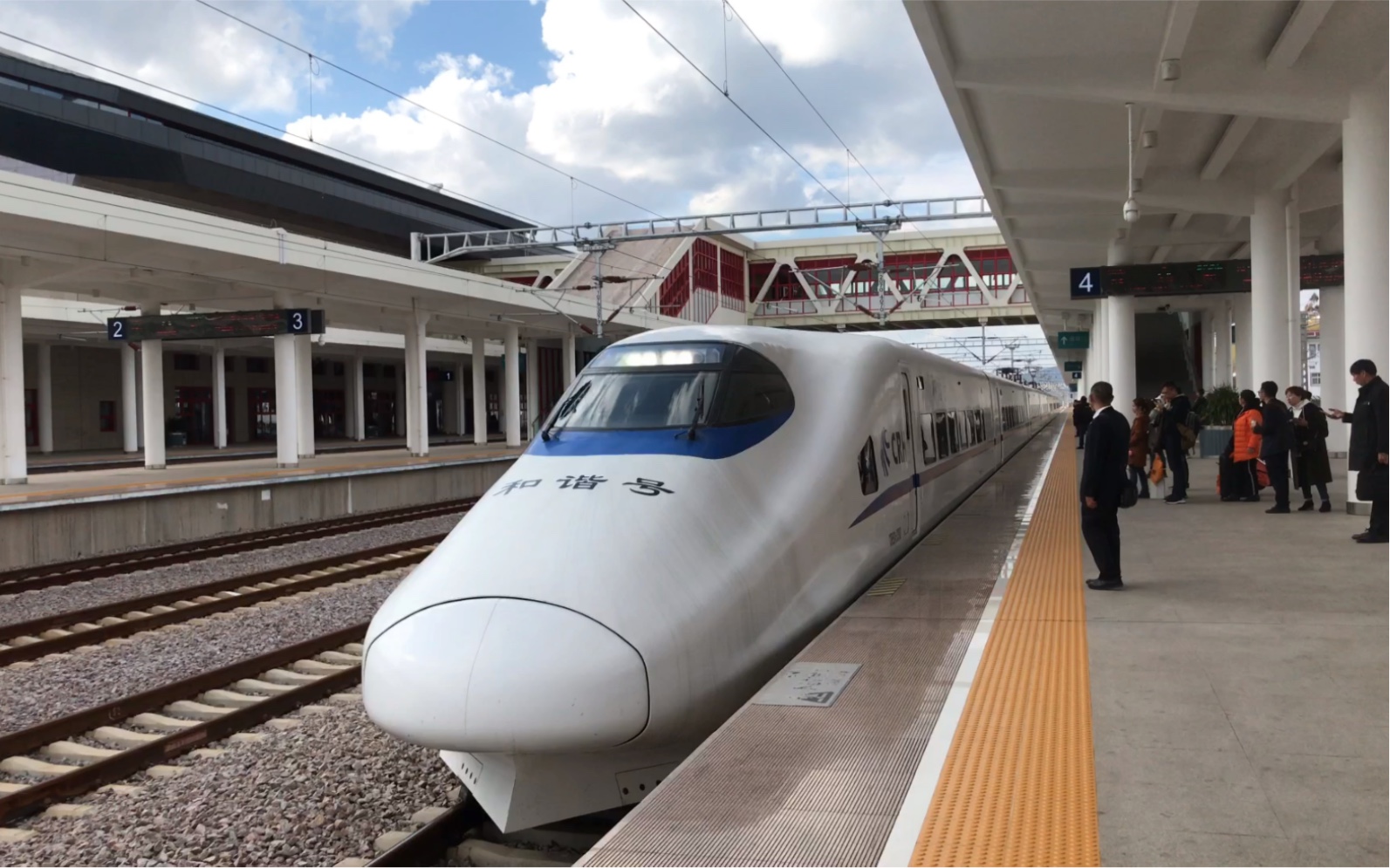 活动作品和谐号crh2a楚雄站进站d3958大理柳州