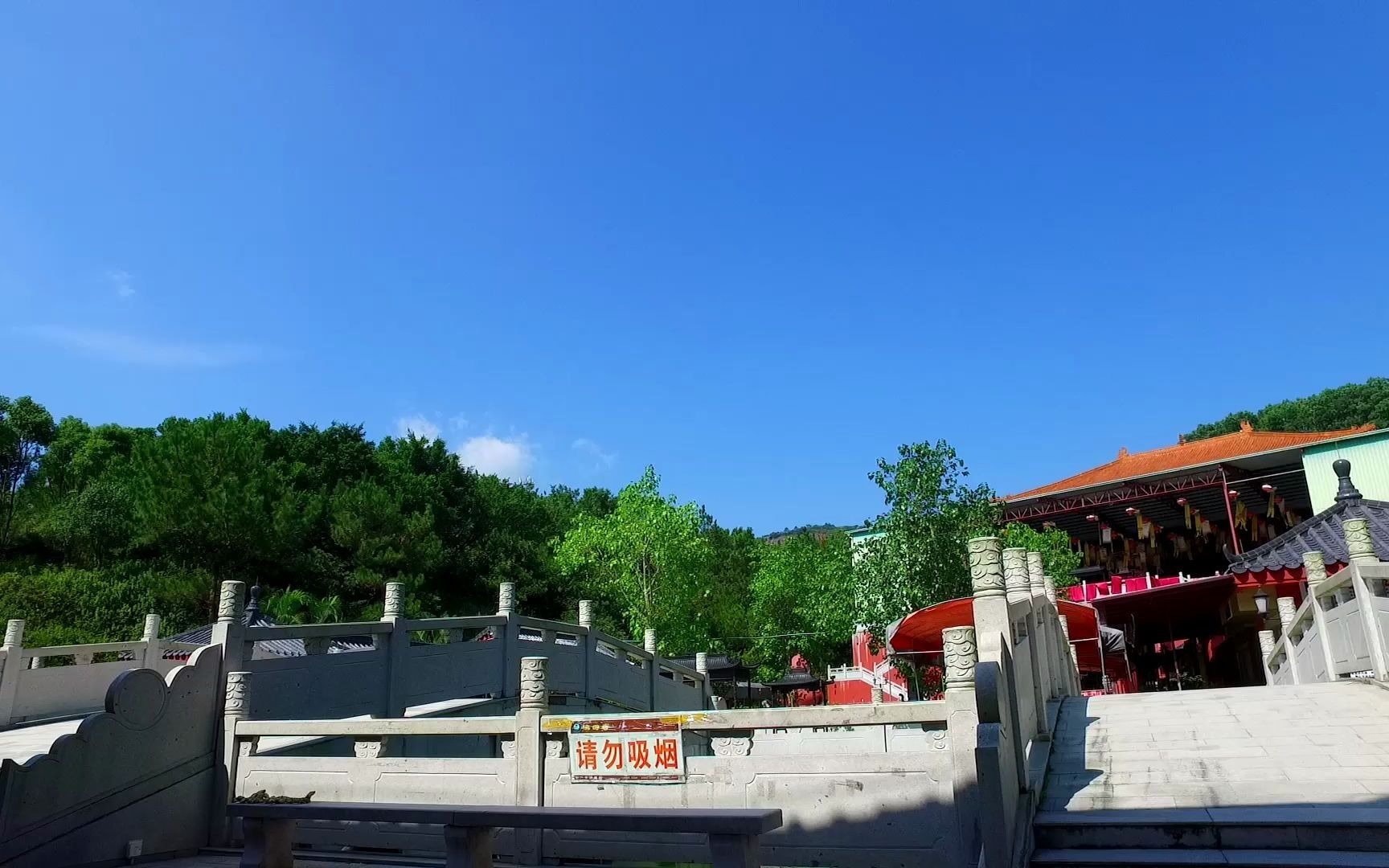 滚滚红尘一盏灯茫茫沧海一净土佛母寺风景欣赏