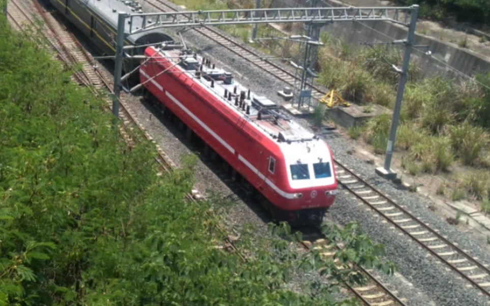 ss7e0138牵引t379次接近阆中站