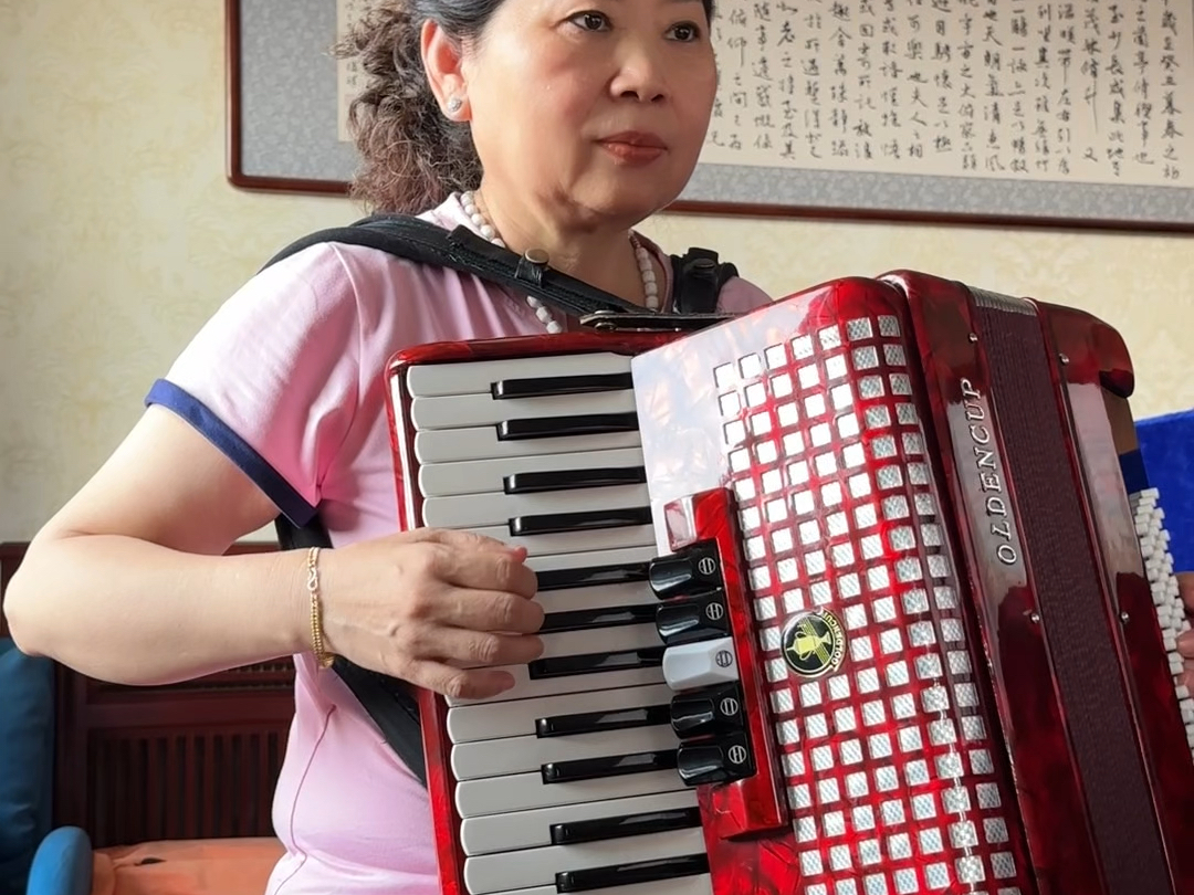 应邀演奏《一首古老的民歌》#手风琴教学##乐器演奏##弹琴给你听＃#零基础教学#用金杯手风琴演奏🪗