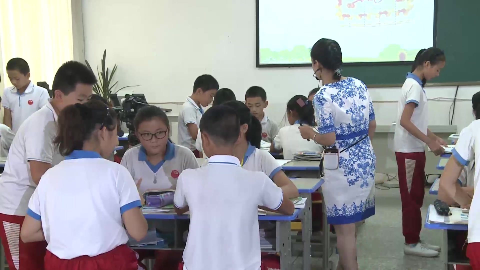 人教版六年级数学上册《分数除法》福建省老师全国一等奖|优质课视频|公开课视频|比赛视频|获奖课件|课堂实录|小学数学哔哩哔哩bilibili