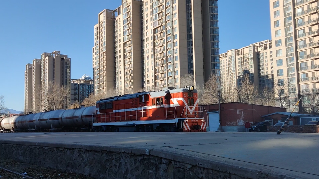 【京门铁路】df7b-3089牵引油列西黄村站发车,作业效率比6055高不少