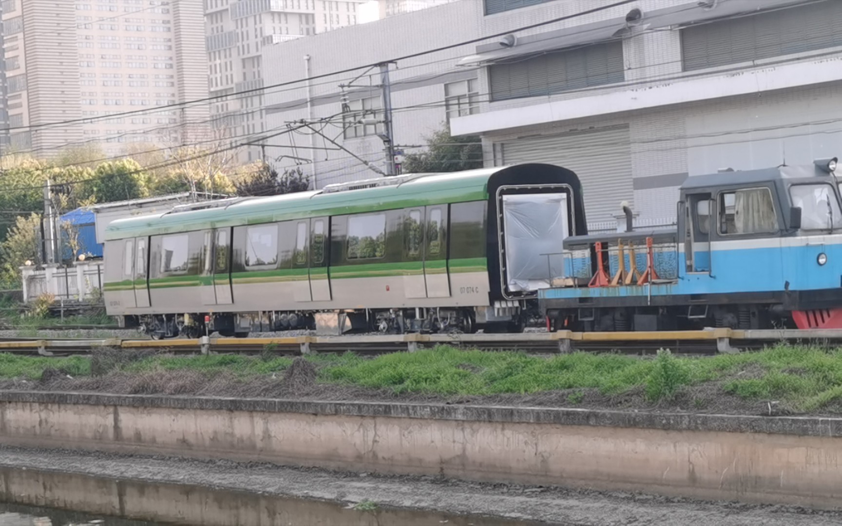 【南京地铁】7号线南段列车073c车厢牵引通过道口再回送