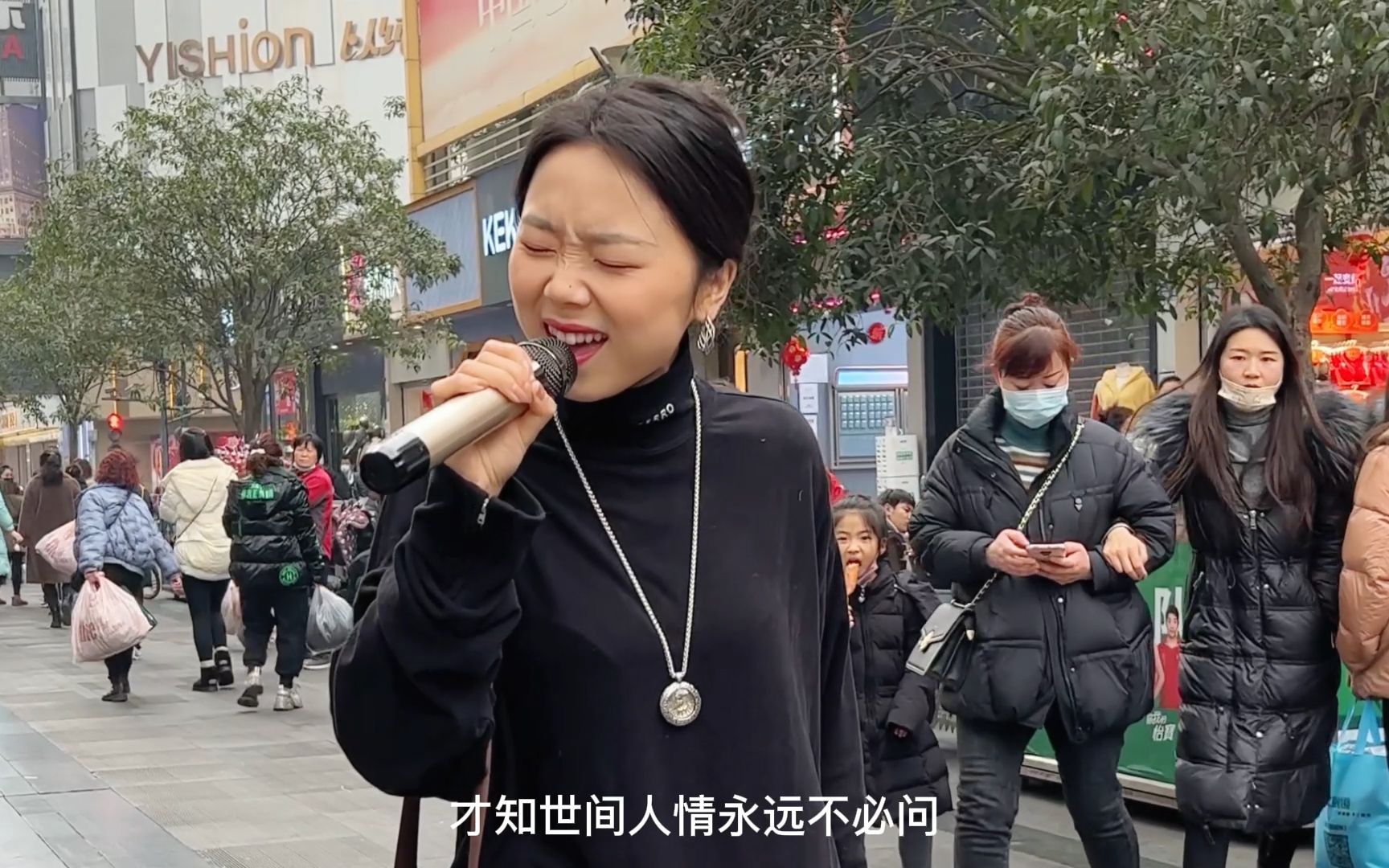 [图]小姐姐一首经典歌曲《英雄泪》，老歌新唱，不一样的感觉！