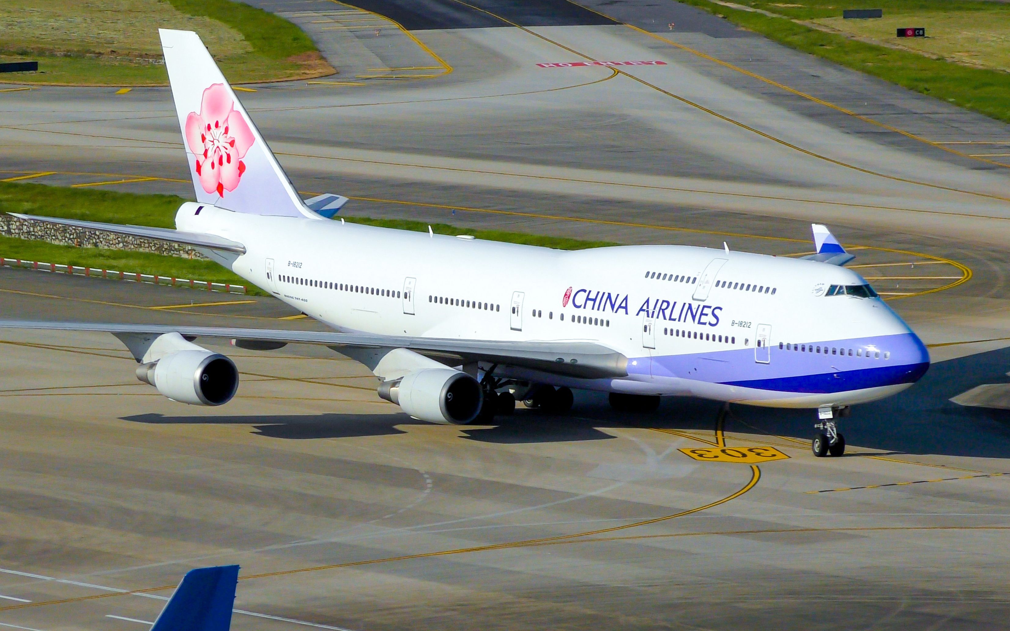 华航波音747到港深圳 长龙奥凯深航南航亚航等等···_哔哩哔哩 (b