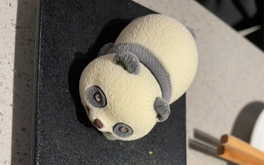 越是想要控糖就越是放飞自我,海底捞的小熊猫冰淇淋可可爱爱,看着可以