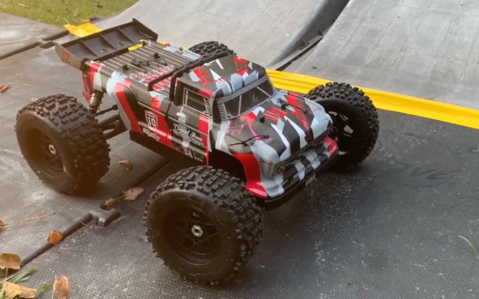 [图]arrma outcast 1/8 6s blx 飞坡 v4 19 新 流浪者 10周年 纪念版 rc rc遥控模型 anniversary limited