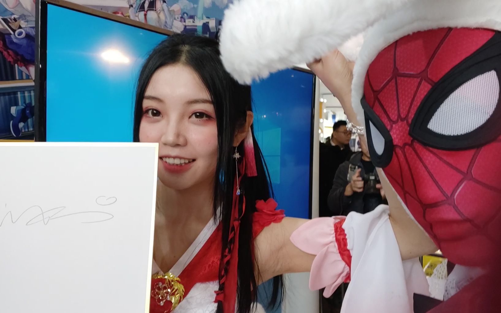 cos蜘蛛侠假装认识欣小萌要签售!成都bilibili world