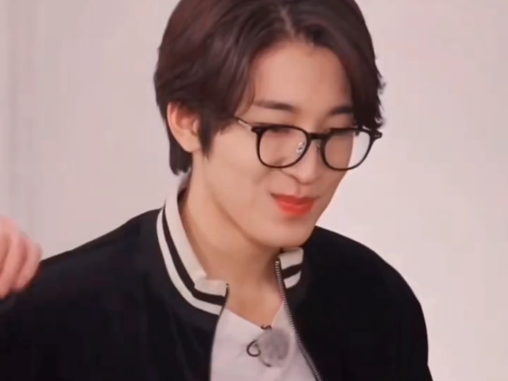 [全圆佑]全圆圆嘴巴一v就是高兴