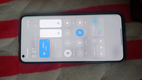 演示机小米音效,用在10s上面,低音效果非常炸,至于你们起来的声音闷