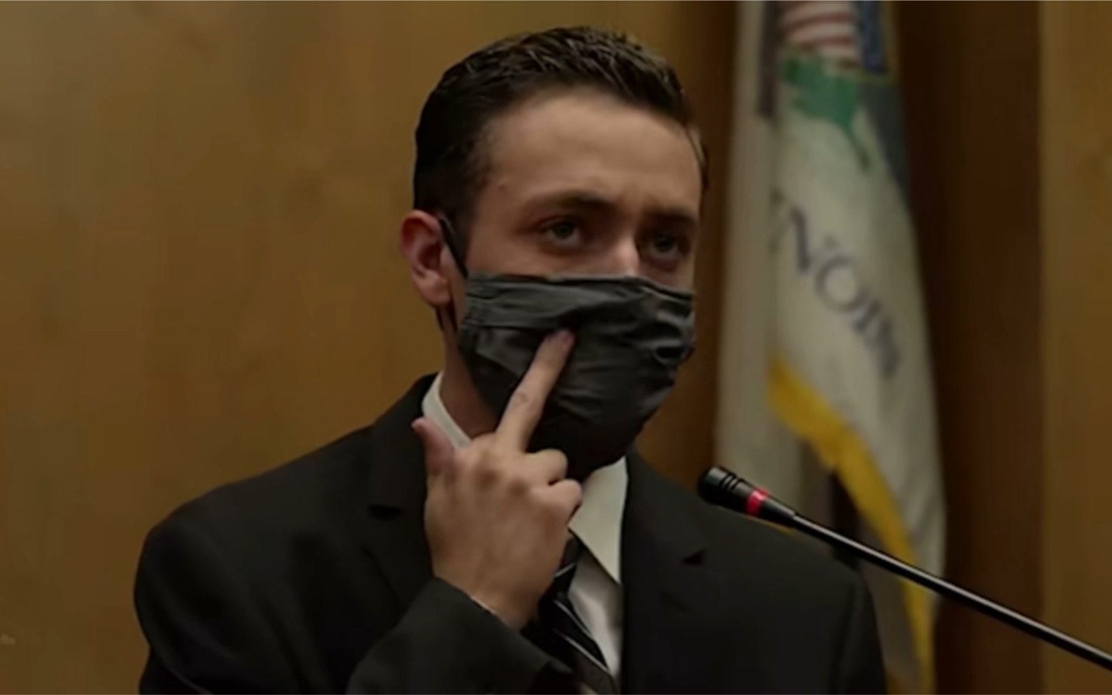 无耻之徒卡尔警察逆袭之路诙谐中带酷