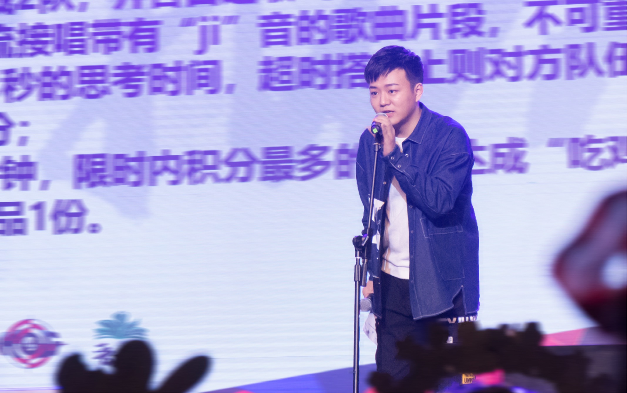 【配音演员胡良伟】小胡老师的吉他弹唱(新年好+平凡之路+南方姑娘)哔哩哔哩bilibili