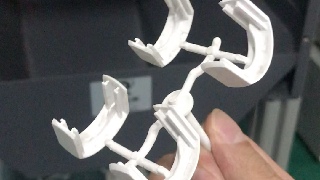 一出四abs注塑件超声波切水口工艺