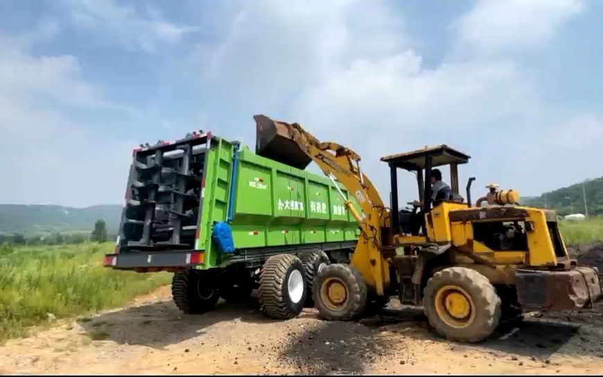 20立方大型撒粪机,牛羊鸡粪扬粪机,为农业机械化发展奠定基础