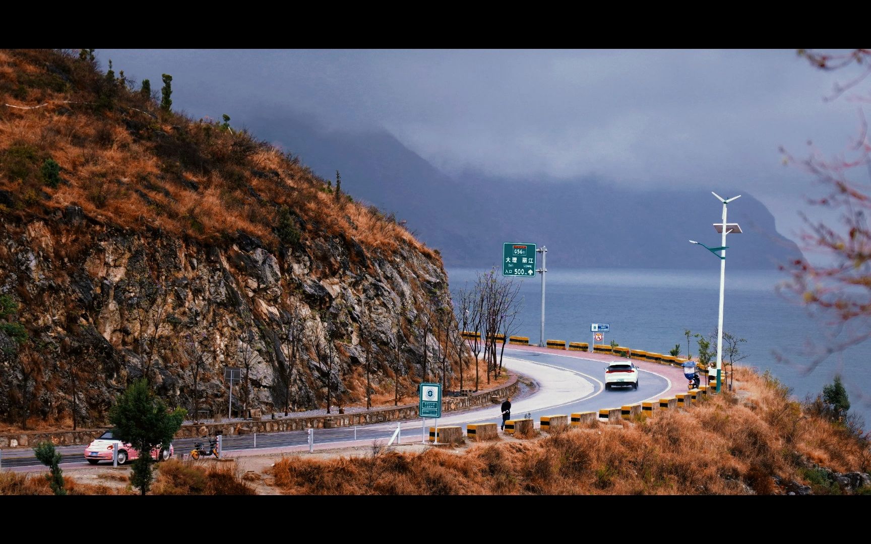 阴天快乐!雨后自驾环洱海盘山公路,还是不错滴