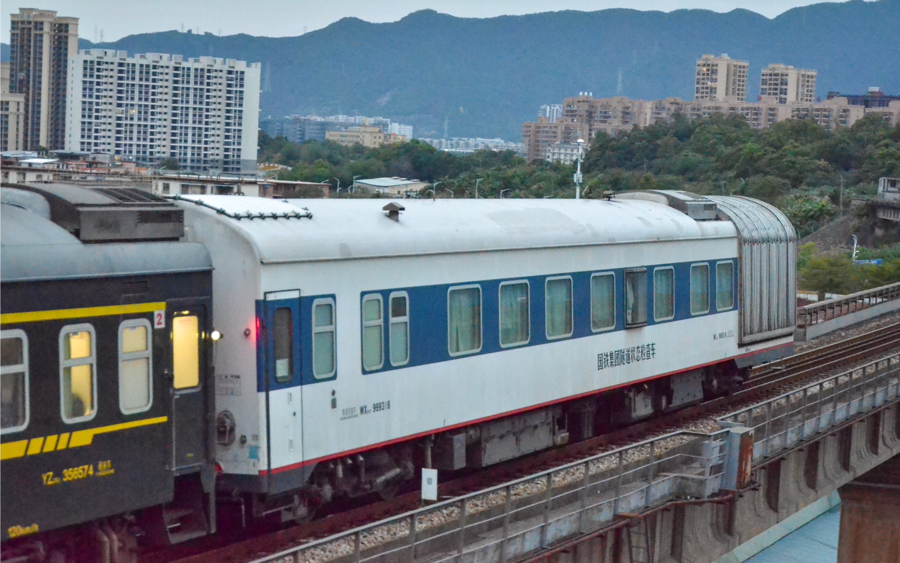 国铁隧道状态检查车(wx25t-999318原色)加挂k511前往海南-朱古力炒薯