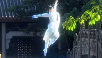 执剑风声起，何处染喧嚣