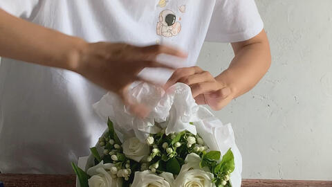 茉莉花束制作过程 可爱又凉爽的色系 茉莉味道太好闻了 香香的 哔哩哔哩